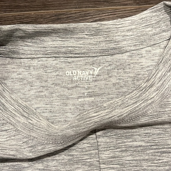 ✨3/$25 Grey crossover long sleeve - Picture 3 of 7